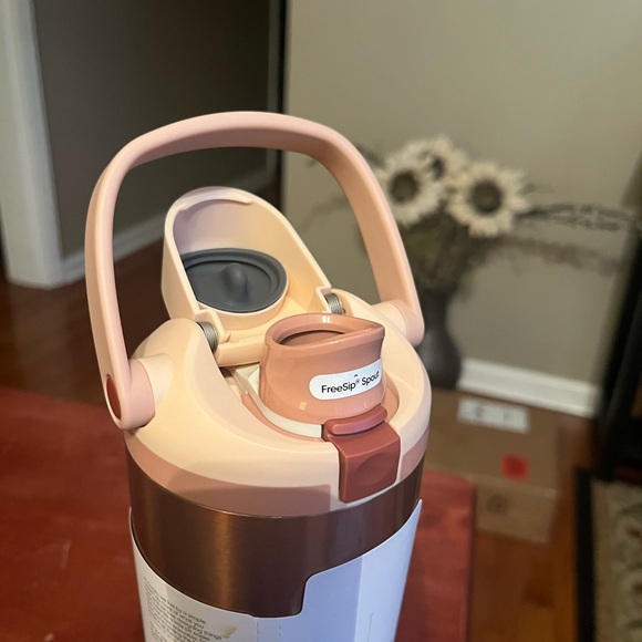 Special Edition Owala 32oz Stainless Steel FreeSip Water Bottle, Rose Gold, NEW - Picture 2 of 2